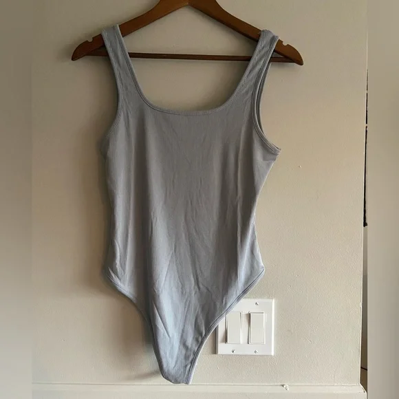 🌸 Amazon 🌸 light gray ribbed bodysuit - Picture 2 of 7